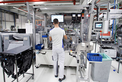 Volkswagen Navarra configura puestos de trabajo específicos para 148 personas que no pueden trabajar en las líneas de producción